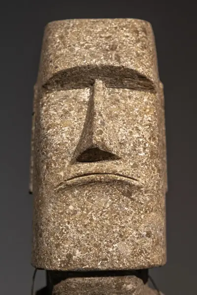 Product image 2 of the product “Moai head, 30 cm H | Natural stone (Basanit), stonemasonry ”