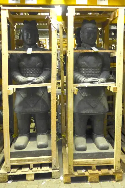 Artikelbild 2 des Artikels “Stehender Krieger, ca. 200 cm, Steinguss “