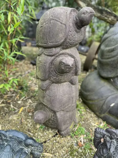 Product image 2 of the product “Four turtles on top of each other. 100cm height ”