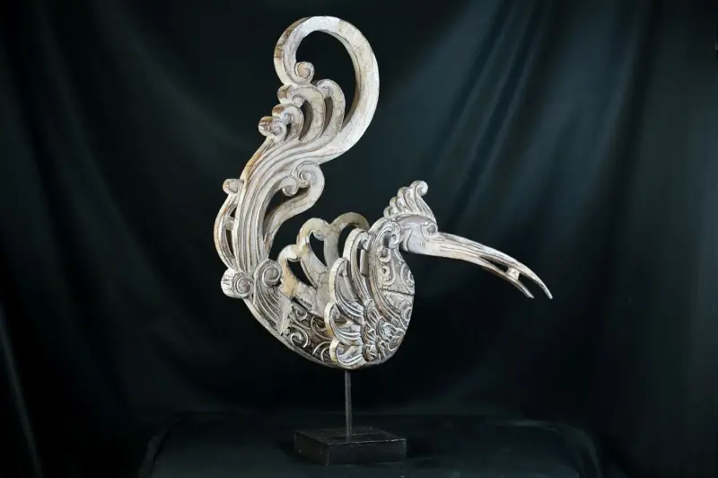 Artikelbild 2 des Artikels “Paradisvogel, Designstück aus Kokosnuss, bemalt “