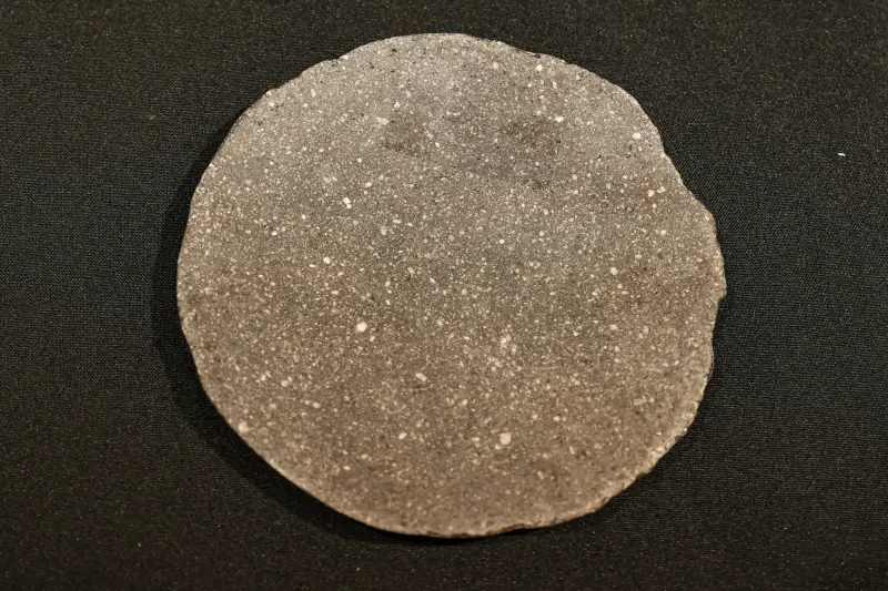 Artikelbild 2 des Artikels “Dünne Platte aus Flussstein, ca. 15 cm Durchmesser “
