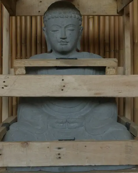 Artikelbild 2 des Artikels “Sitzender japanischer Buddha aus Flussstein in Dhyana-Stellung - Geste der Meditation, H. 78cm “
