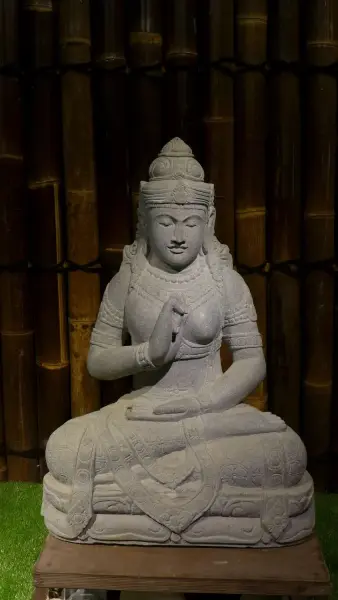 Artikelbild 2 des Artikels “Sitzende Dewi Tara, ca. 100 cm, Flussstein “