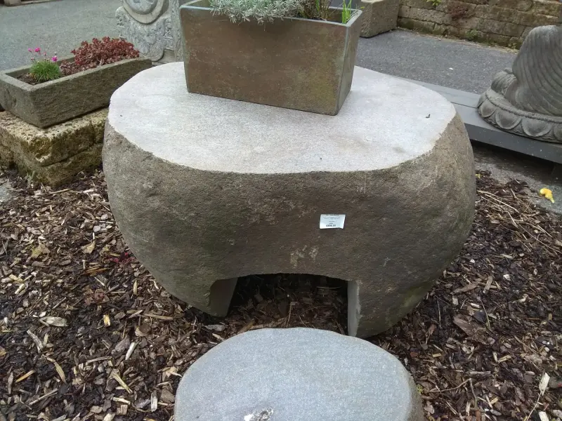 Product image 2 of the product “Stone table, model 4, solid, polished surface, 60 cm H ”