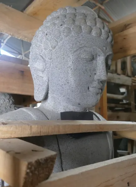 Artikelbild 2 des Artikels “Sitzender Buddha aus hochwertigem Flussstein mit der Handgeste 