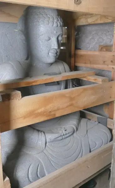 Artikelbild 2 des Artikels “Sitzender Buddha aus hochwertigem Flussstein mit der Handgeste 