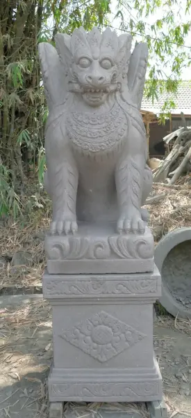 Artikelbild 2 des Artikels “Set von Singa Ambaraja, bestehend aus der Skulptur und dem Sockel. Gesamthöhe ist 223cm “