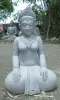 Artikelbild 3 des Artikels “Die Skulptur ist Putri Bali (sitzende Damen) aus Riverstone “