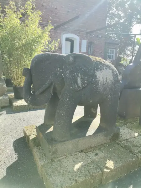 Artikelbild 3 des Artikels “Elefant, Stein aus Lava (grau), 80 cm - Nur zur Abholung “