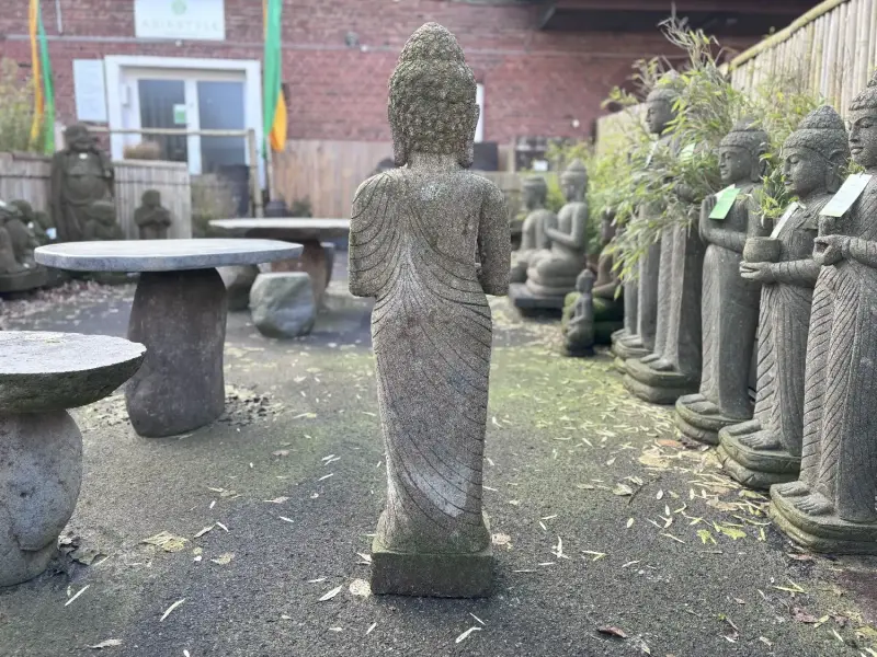 Artikelbild 3 des Artikels “Stehender Buddha, Indien, 120 cm Höhe, Naturstein (Basanit), Steinmetzarbeiten “