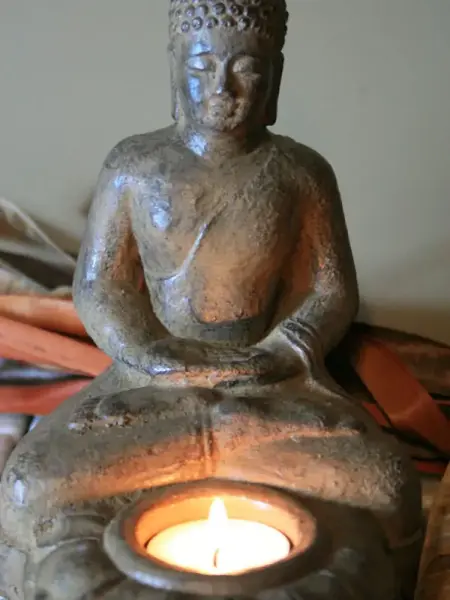Artikelbild 3 des Artikels “Buddha-Figur, sitzend, mit Teelicht, 18 cm, braun “