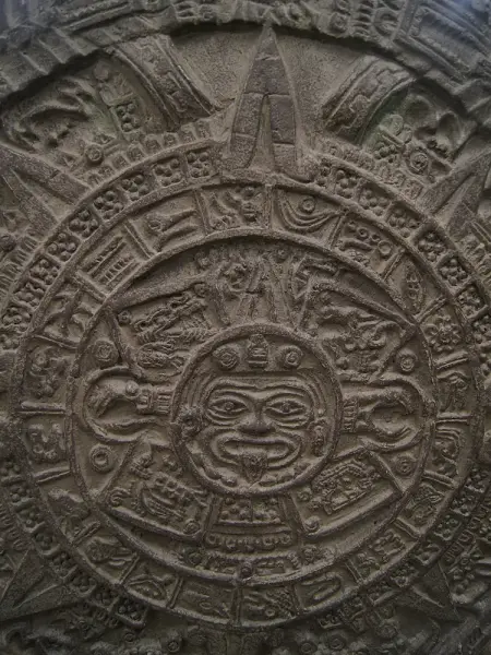 Artikelbild 3 des Artikels “Maya-Kalender auf Sockel, ca. 85 cm hoch “