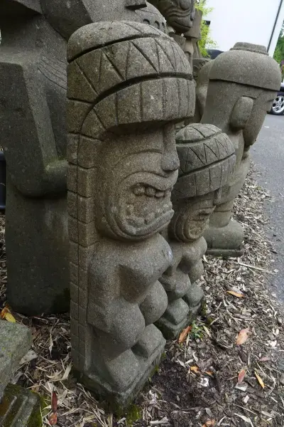 Product image 3 of the product “Figure of a deity/saga figure from Oceania, 100 cm high ”