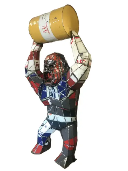 Product image 3 of the product “Angry Gorilla with Barrel, 300cm height, sculpture from upcyceled oil barrel. ”