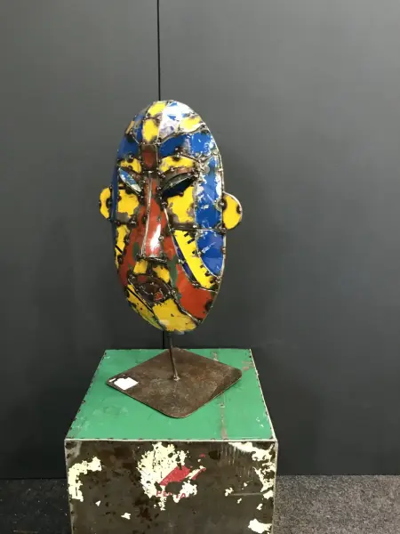 Product image 3 of the product “Small Mask on stand - Model 1, 50cm height, sculpture from upcyceled oil barrel ”