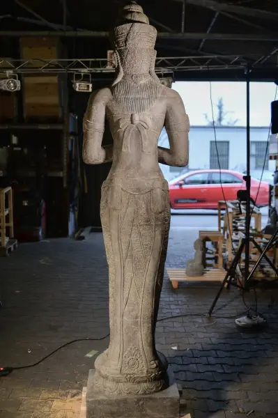 Artikelbild 3 des Artikels “Stehende Dewi Sri, 240 cm H, Steinguss “