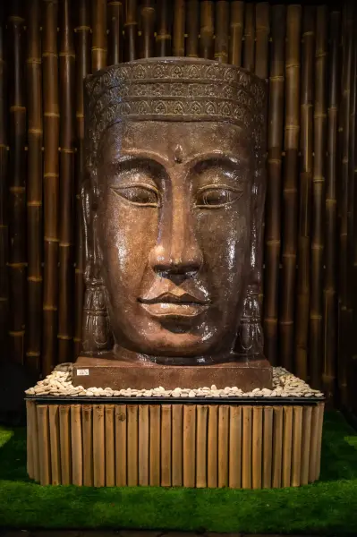 Artikelbild 3 des Artikels “Khmer-Kopf mit Sockel als Wasserspiel, 147 cm “