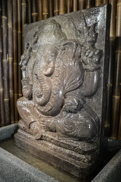 Product image 3 of the product “Ganesha (relief) as a water feature with matching base, 2 pieces, ca. 130 cm H ”