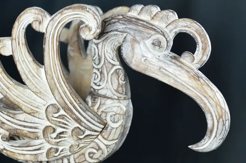 Artikelbild 3 des Artikels “Paradisvogel, Designstück aus Kokosnuss, bemalt “