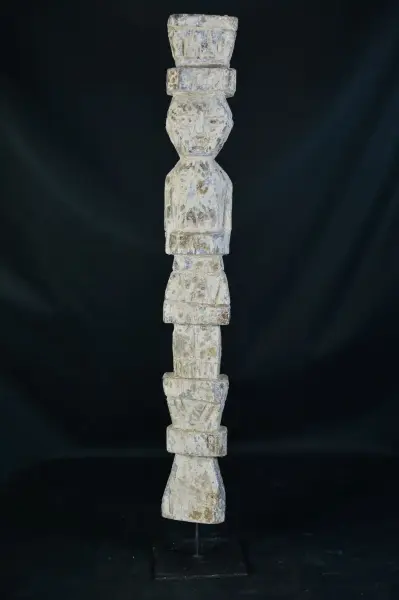 Artikelbild 3 des Artikels “Set mit zwei Statuen, Holz auf Ständer “