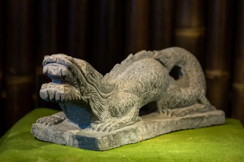 Product image 3 of the product “Lying dragon on base, ca. 50 cm L ”