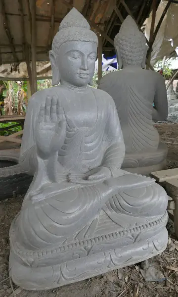 Artikelbild 3 des Artikels “Sitzender Buddha aus Riverstone in Abhaya Position - Geste der Furchtlosigkeit, H.108 cm. “