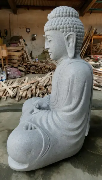 Artikelbild 3 des Artikels “Sitzender japanischer Buddha aus Flussstein in Dhyana-Stellung - Geste der Meditation, H. 121cm “