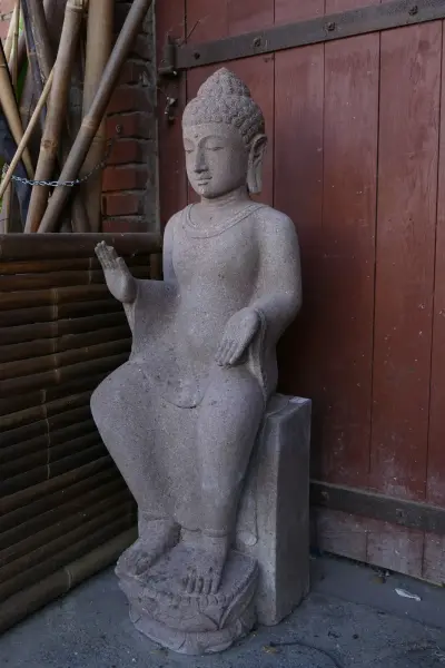 Product image 3 of the product “Sitting Buddha on a base, 130 cm h, reddish river stone ”