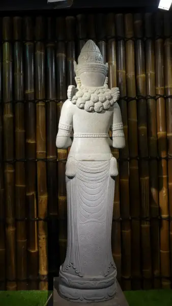 Artikelbild 3 des Artikels “Stehende Lady (Sri Dewi), 175 cm “