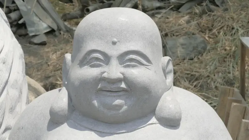 Product image 3 of the product “Seated Chinese Buddha, 122 cm height, riverstone ”