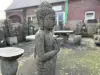 Artikelbild 4 des Artikels “Stehender Buddha, Indien, 120 cm Höhe, Naturstein (Basanit), Steinmetzarbeiten “