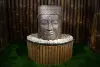Artikelbild 4 des Artikels “Khmer-Kopf als Wasserspiel, 67cm hoch, aus Kunststein, hohl, handgefertigt & farbig. Eingefaerbt in der Farbe Antik-Finish “