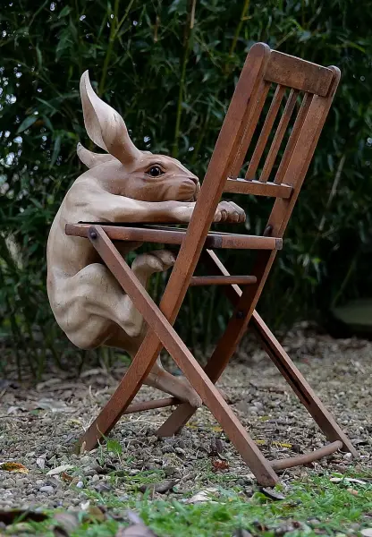 Artikelbild 4 des Artikels “Unikat: kletternder Hase – Kunstobjekt aus Suarholz, 55 cm “