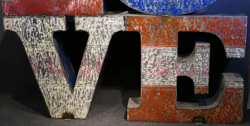 Artikelbild 4 des Artikels “Relief „LOVE“, 170 cm “