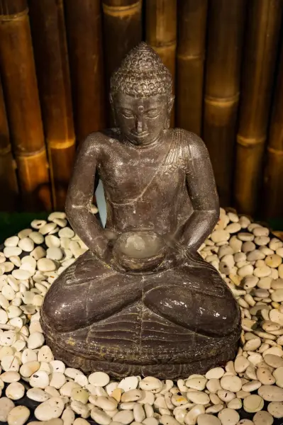 Artikelbild 4 des Artikels “Sitzender Buddha mit Gefäß als Wasserspiel, 50 cm “