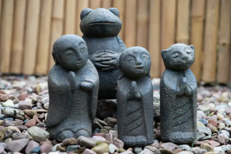 Artikelbild 4 des Artikels “Stehender Frosch als Mönch, 20 cm “