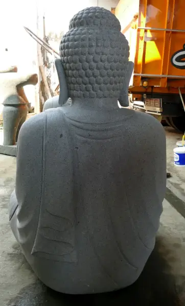 Artikelbild 4 des Artikels “Sitzender japanischer Buddha aus Flussstein in Dhyana-Stellung - Geste der Meditation, H. 121cm “