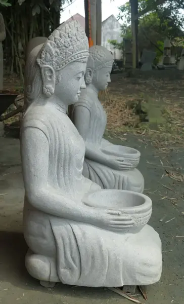Product image 4 of the product “The sculpture is Princess of Bali (Seated Ladies) made from Riverstone, H. 93 cm ”