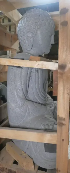 Artikelbild 4 des Artikels “Sitzender Buddha aus hochwertigem Flussstein mit der Handgeste 