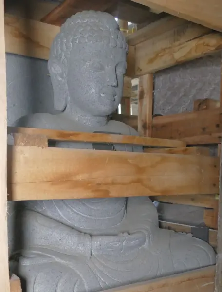 Artikelbild 4 des Artikels “Sitzender Buddha aus hochwertigem Flussstein mit der Handgeste 