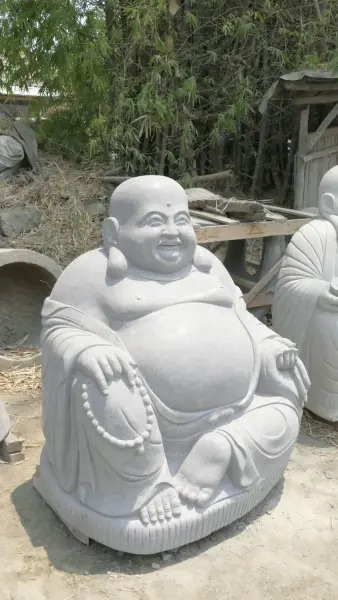 Product image 4 of the product “Seated Chinese Buddha, 122 cm height, riverstone ”