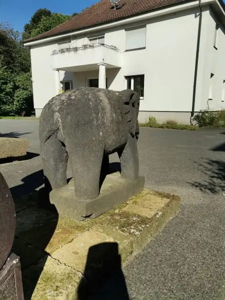 Artikelbild 5 des Artikels “Elefant, Stein aus Lava (grau), 80 cm - Nur zur Abholung “