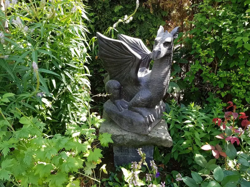 Artikelbild 5 des Artikels “Sitzender Drache auf Stein, ca. 65 cm “