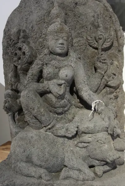 Artikelbild 5 des Artikels “Shiva sitzend schwarzer Lavastein , 70cm Hoch “