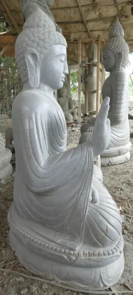 Artikelbild 5 des Artikels “Sitzender Buddha aus Riverstone in Abhaya Position - Geste der Furchtlosigkeit, H.108 cm. “