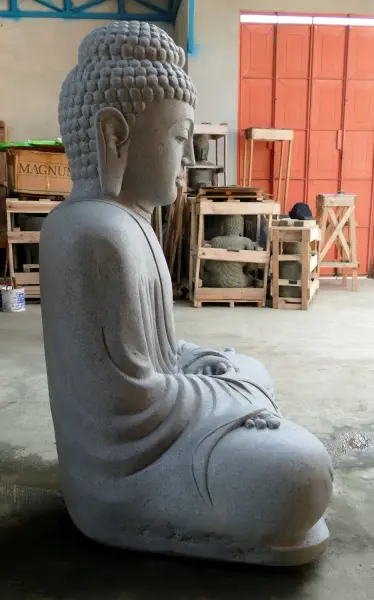 Artikelbild 5 des Artikels “Sitzender japanischer Buddha aus Flussstein in Dhyana-Stellung - Geste der Meditation, H. 121cm “