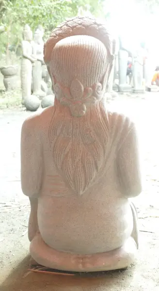 Product image 5 of the product “The sculpture is Princess of Bali (Seated Ladies) made from Riverstone, H. 93 cm ”