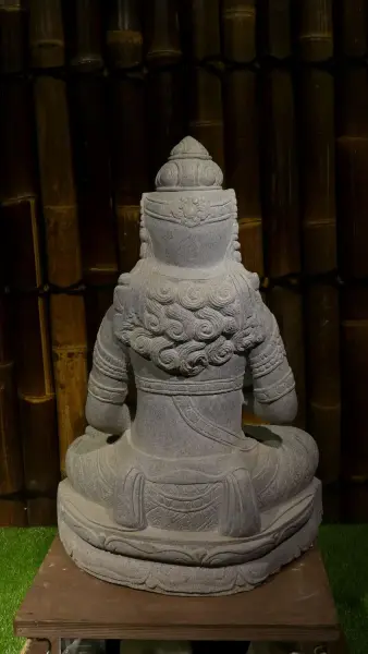 Artikelbild 5 des Artikels “Sitzende Dewi Tara, ca. 100 cm, Flussstein “