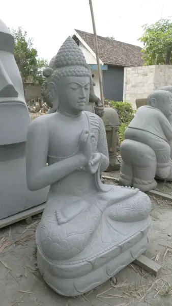 Artikelbild 5 des Artikels “Sitzender Buddha mit floraler Schnitzerei -Chakra Position. Ungefähr 152cm Höhe. Naturstein (Flussstein), Steinmetzarbeiten “