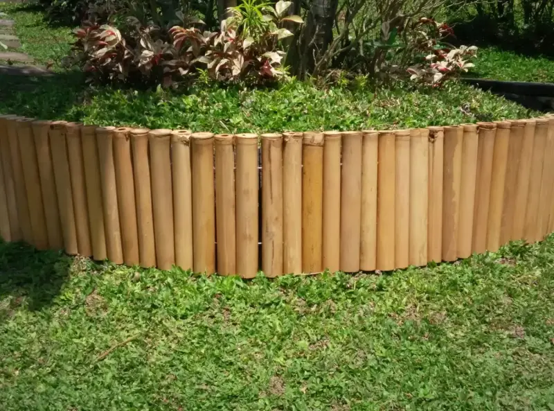 Product image 6 of the product “Bamboo panelling, Apus (yellow-brown) made with flexible stainless steel. Diameter 3-5cm 206x32 cm Height. ”